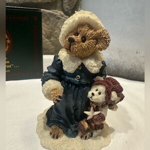 Boyd’s bear Genevieve berriman with Brandy, catching a falling star